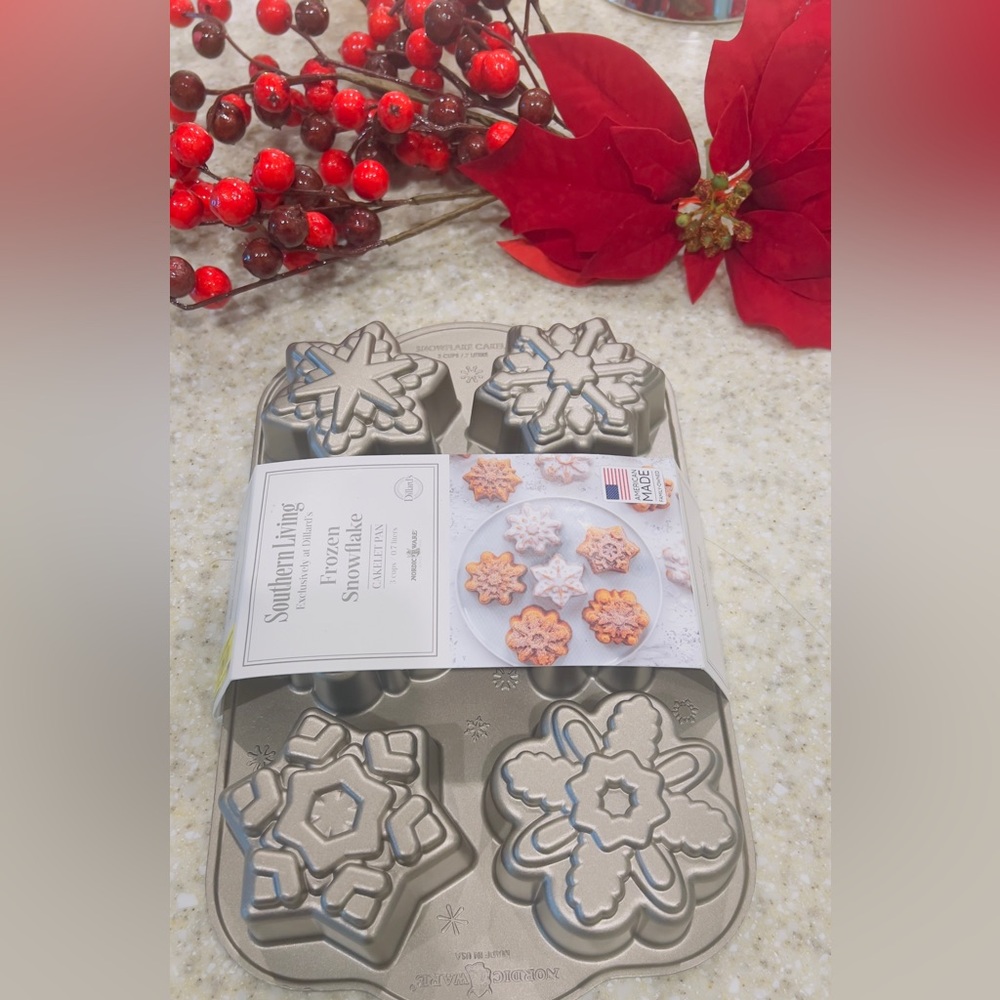 Southern Living Snowflake Cookie Mold Pan - Silver